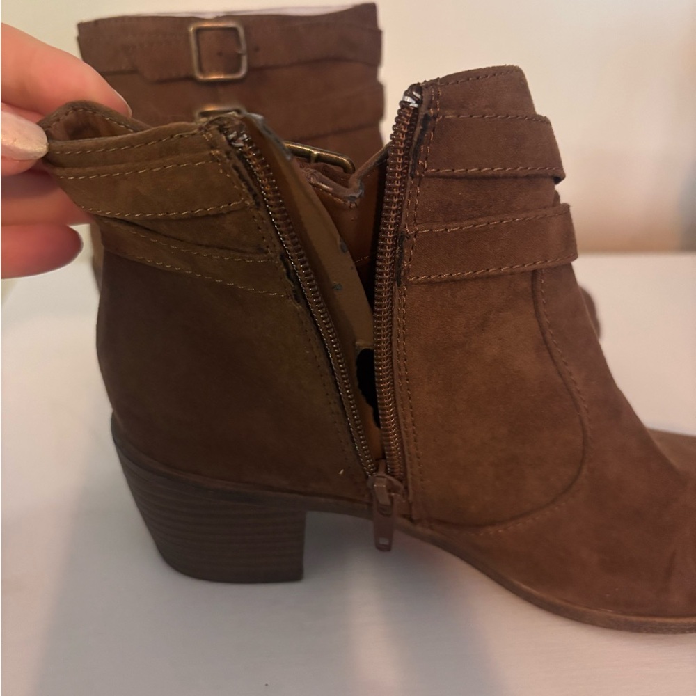 American Eagle Brown Ankle Booties 7.5 NWT - Picture 3 of 4